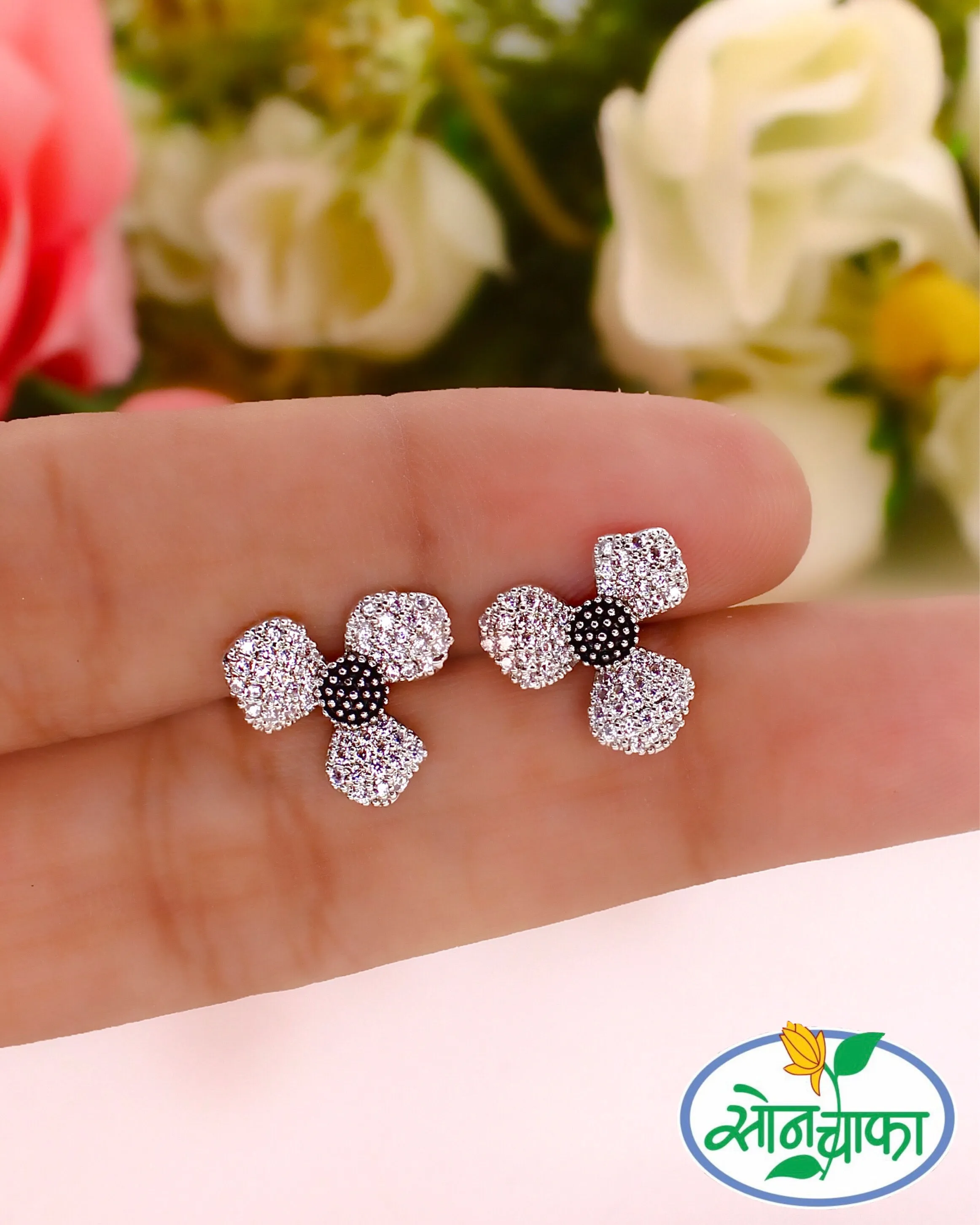 SPARKLING FLORAL EARRINGS